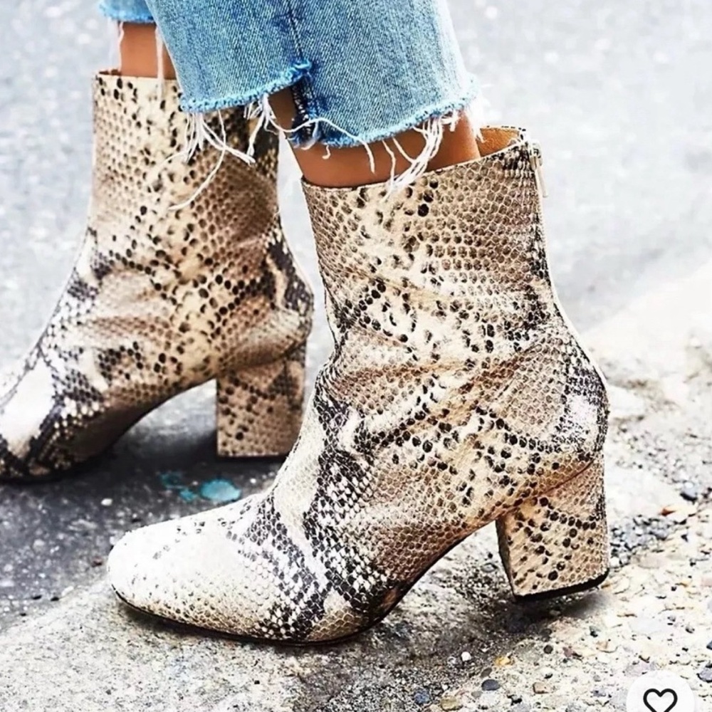 FREE PEOPLE  Cecile Ankle Bootie
leather snake skin size 6.5